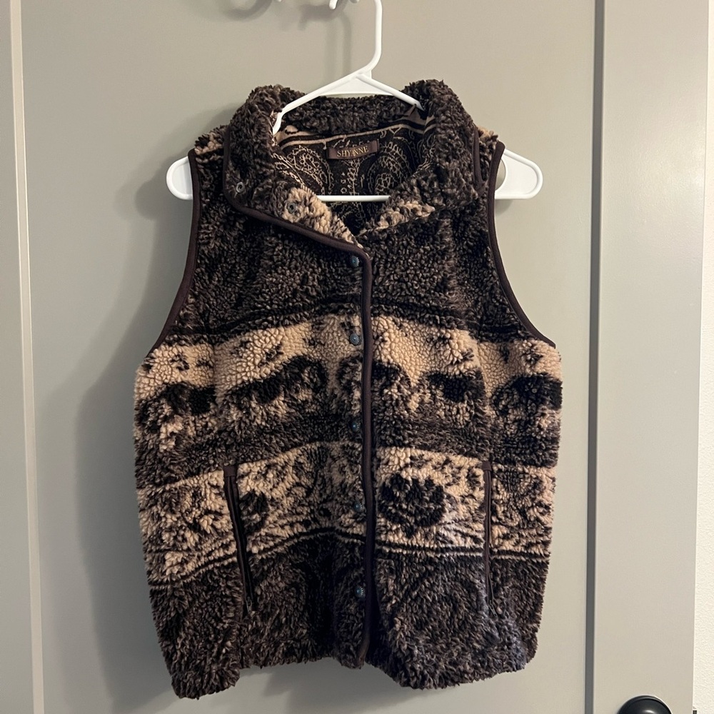 Shyanne Women’s Buffalo Print Snap Sherpa Vest